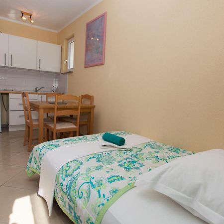Apartments Damjanovic ماكارسكا الغرفة الصورة