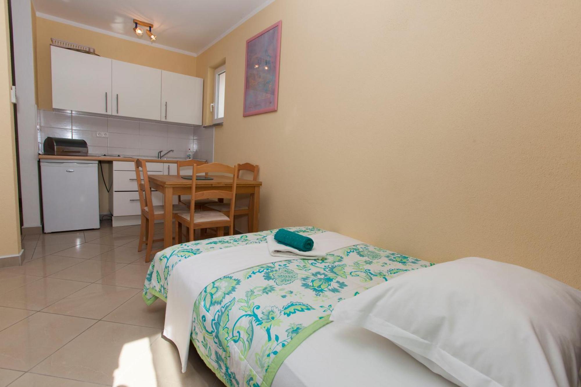 Apartments Damjanovic ماكارسكا الغرفة الصورة