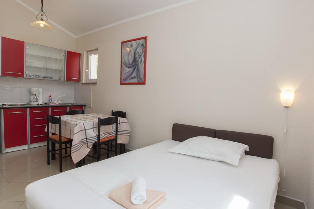 Apartments Damjanovic ماكارسكا الغرفة الصورة