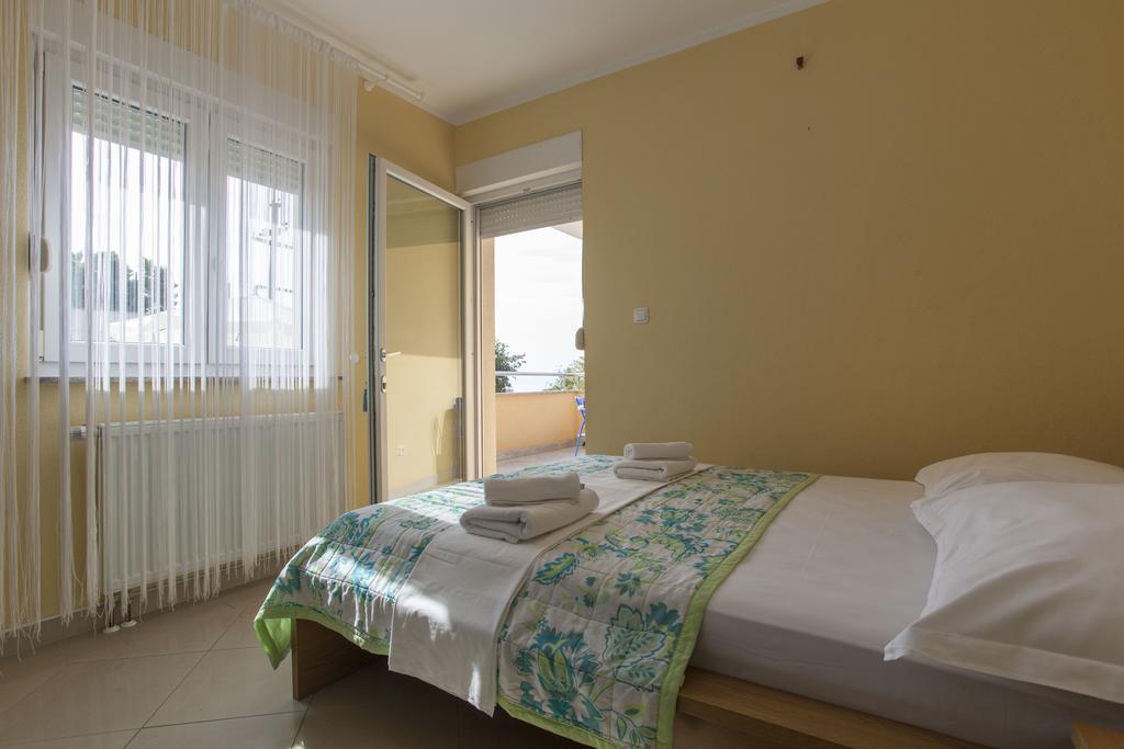 Apartments Damjanovic ماكارسكا الغرفة الصورة