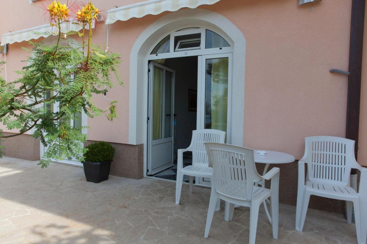 Apartments Damjanovic ماكارسكا الغرفة الصورة