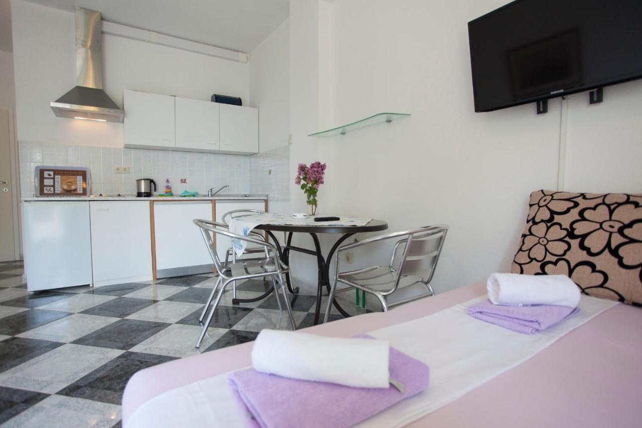 Apartments Damjanovic ماكارسكا الغرفة الصورة